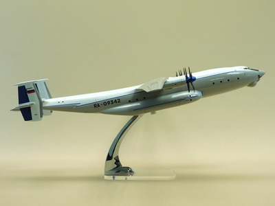 Модель самолета Ан-22 (М1:100, ВТА России, RA-09342)