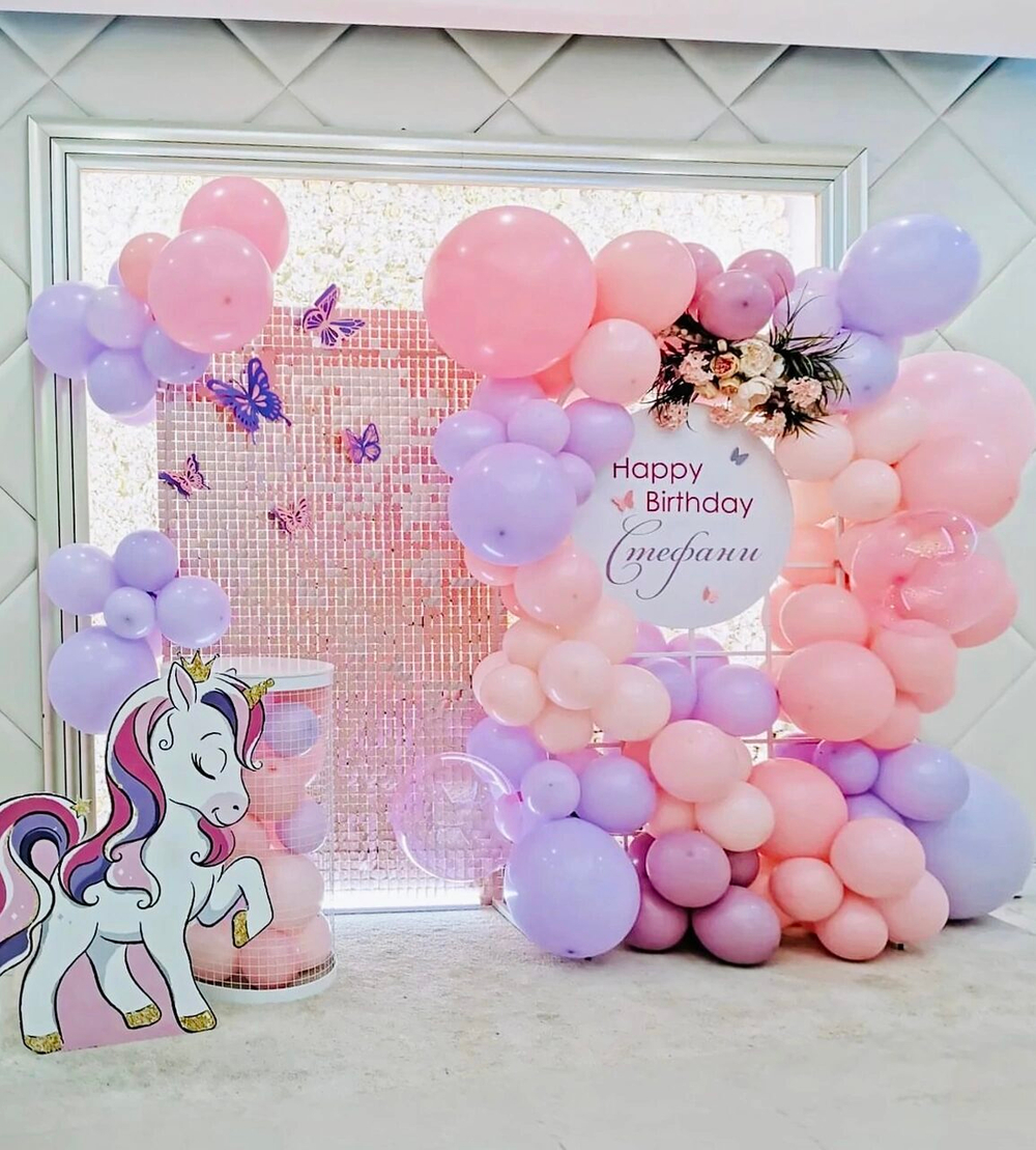 Фотозона с паетками и единорогом