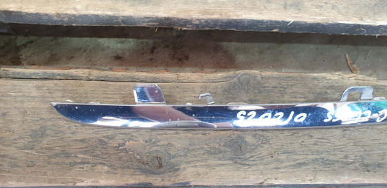 Молдинг решетки радиатора Mercedes C (W205) 14-18 Б/У Оригинал A2058880073