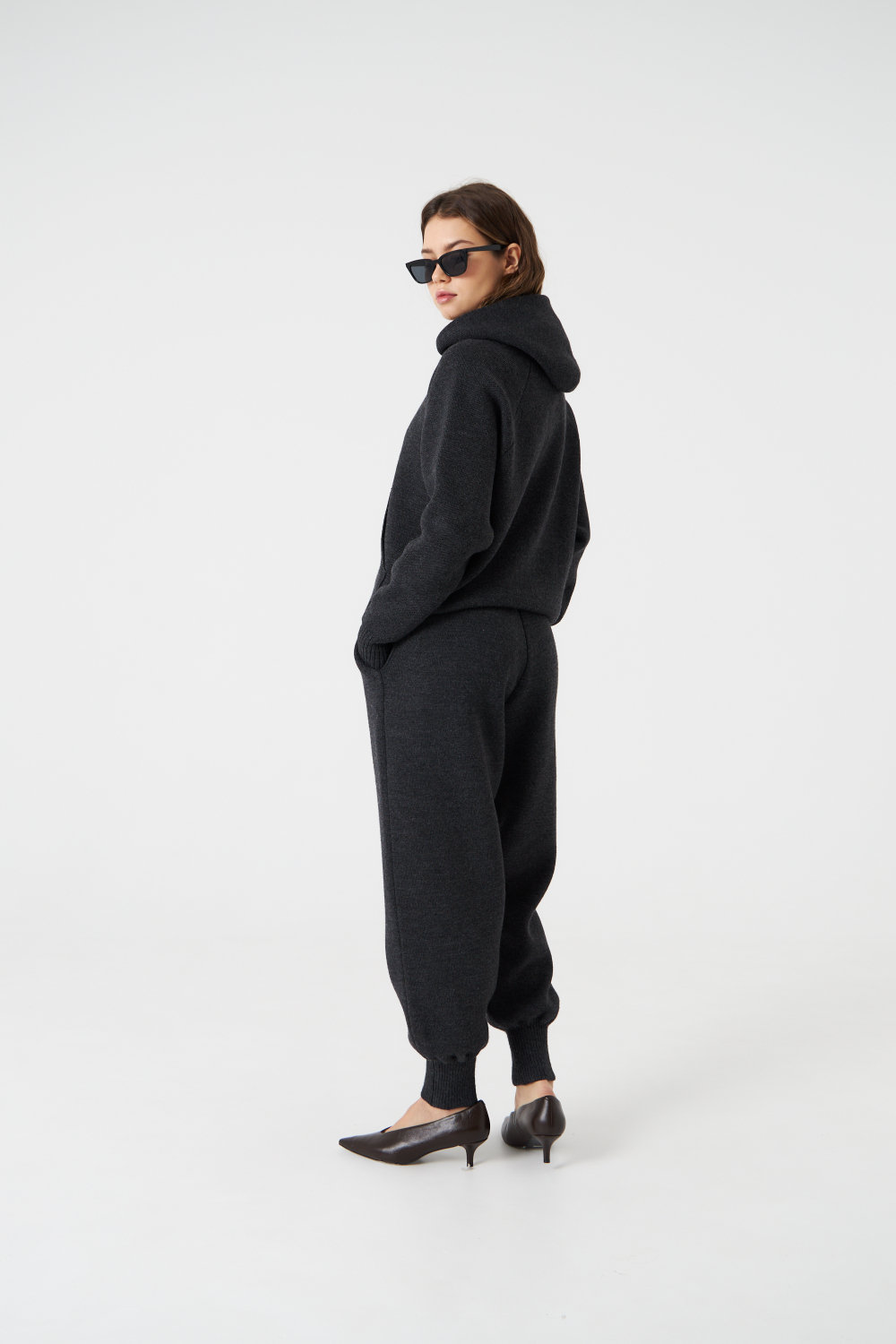 Брюки вязаные на резинке темный графит