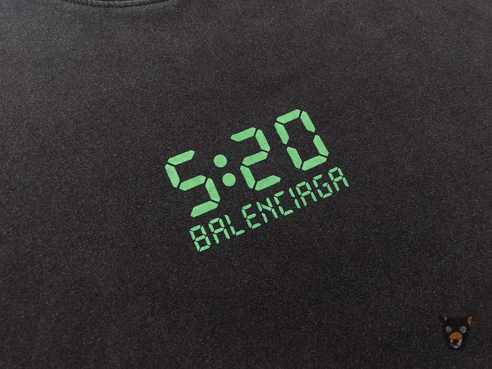 Футболка Balenciaga "5:20"