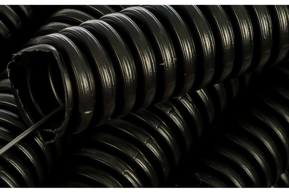 Труба гофрированная ПНД безгалогенная черная с/з d20 мм (100м/уп) Строитель