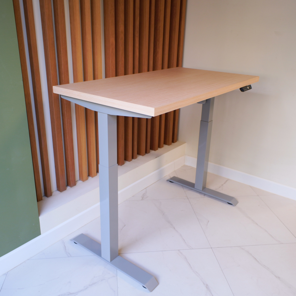 Регулируемый компьютерный стол Motor UP с регулировкой по высоте — столешница МДФ дуб беленый