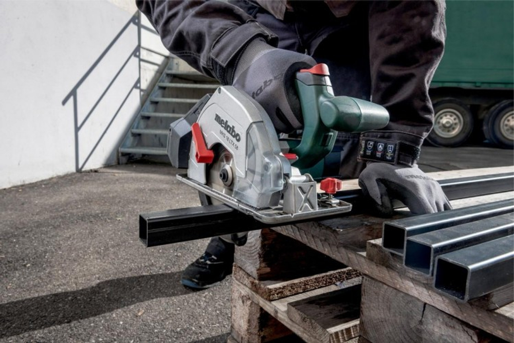 Пила циркулярная аккумуляторная METABO MKS 18 LTX 58 2х5,5 LiHD по металлу 600771700