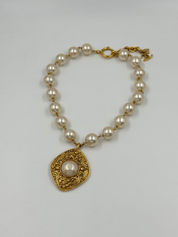 «Жемчужное» колье с кулоном Chanel