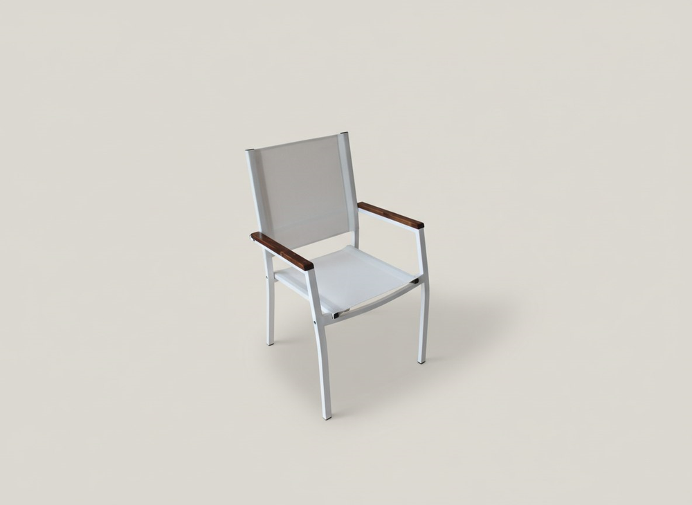 Стул с мягким сидением и подлокотниками