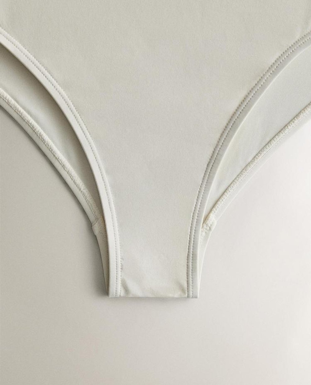 ZARA HOME КУПАЛЬНИК С КОНТРАСТНОЙ ПОЛОСОЙ, ЭКРЮ