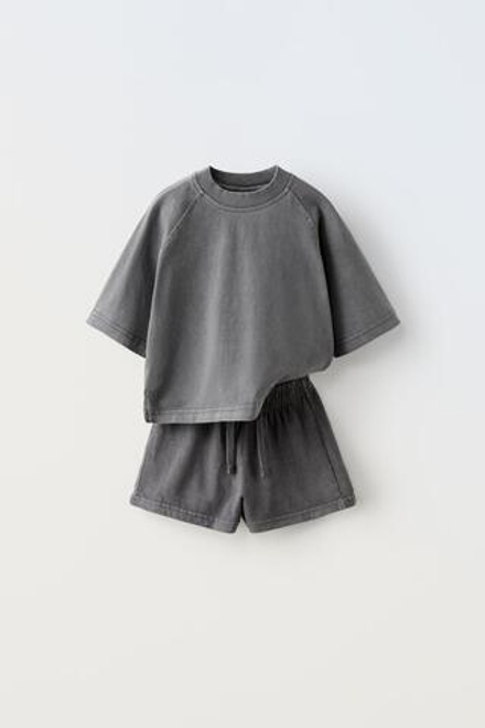 ZARA КОМПЛЕКТ ИЗ ФУТБОЛКИ И ШОРТОВ, АНТРАЦИТОВО-СЕРЫЙ