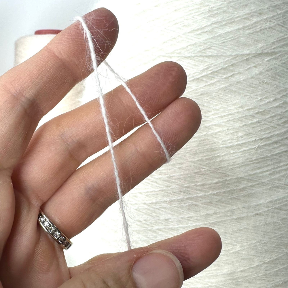 ANGORA 80 - Biagioli Modesto; 80% ангора, 20% п/а; 850м/100гр, (2/17000); col.100016 Greggio, цвет: белый молочный;
