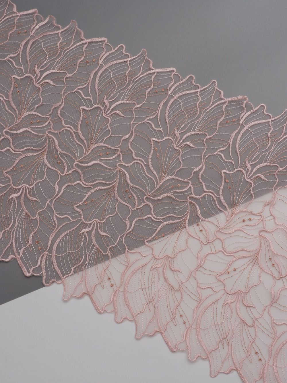 Вышивка на сетке пудровая c люрексом неэластичная ширина 24 см