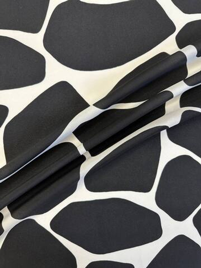 Шелк креп Valentino белый с черным анималистичным принтом