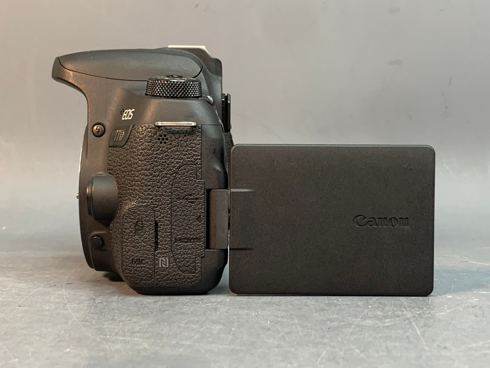 Canon EOS 77D 58.000 Кадров