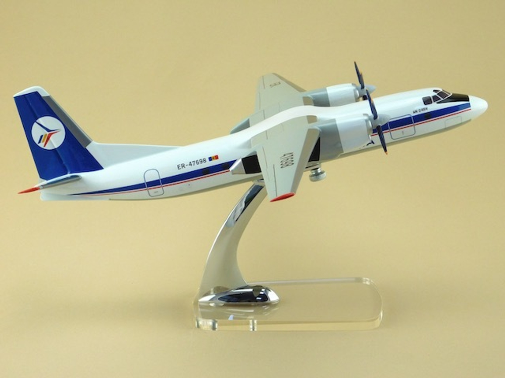 Модель самолета Ан-24РВ (М1:72, Air Moldova)