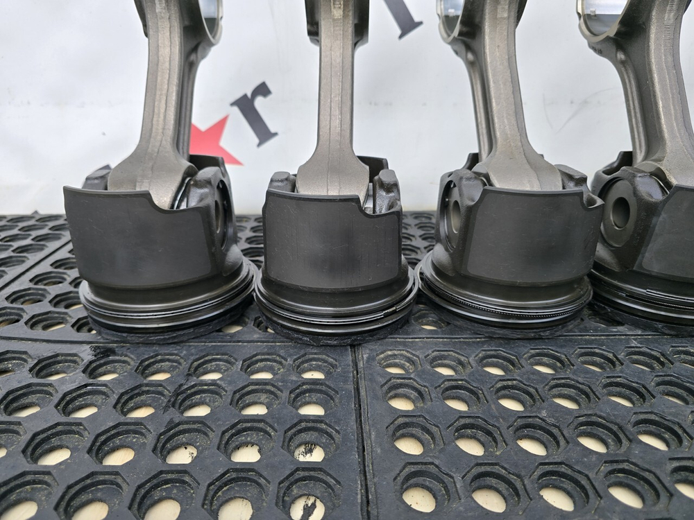 Комплект поршней с шатунами 2022г.