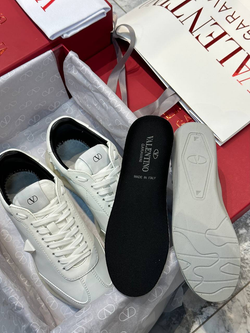 Кроссовки Valentino