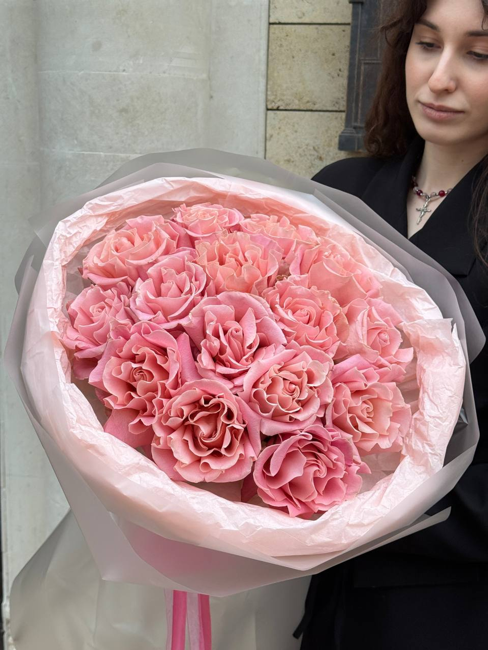 Букет из французких персиковых роз в количестве 15 штук