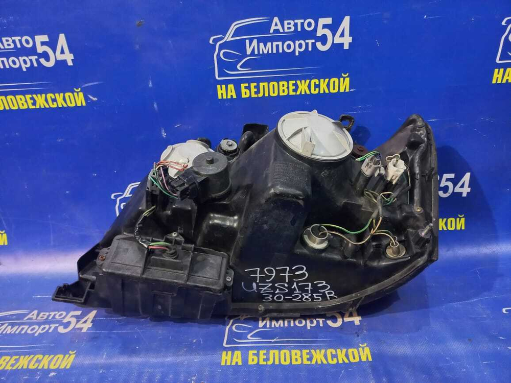 Фара передняя правая TOYOTA CROWN MAJESTA 1999-2001
