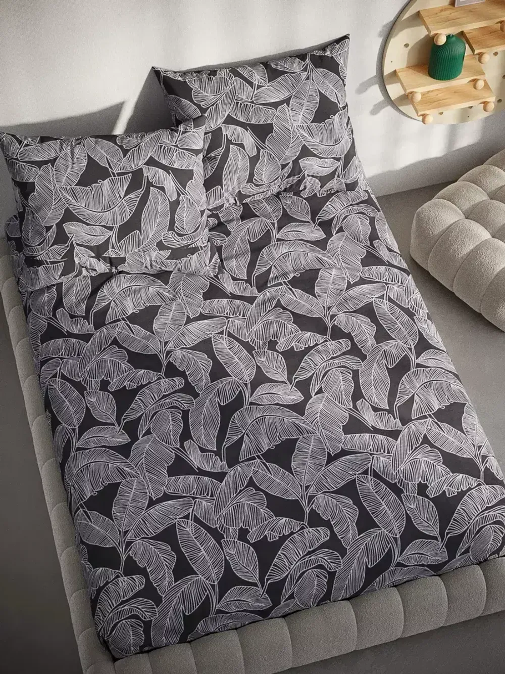 Постельное белье "Ферн" семейное   наволочки 50х70 2шт Простынь на резинке 160х200 см  Пододеяльник 145х215 см(2шт)  Сказка перкаль