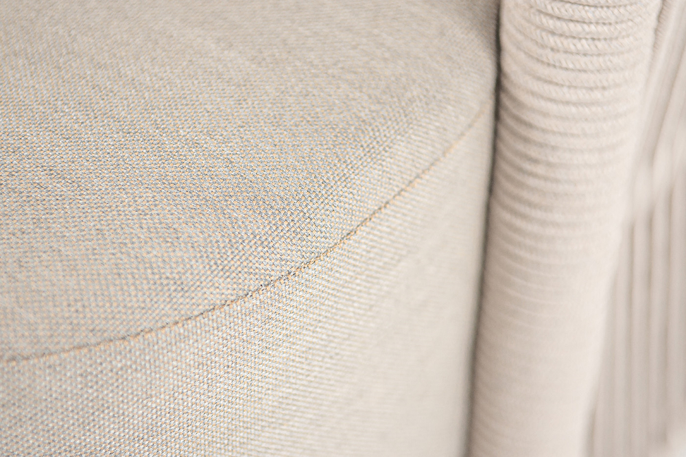 "Верона" кресло плетеное из роупа, каркас алюминий белый муар, роуп бежевый круглый, ткань бежевая 15052