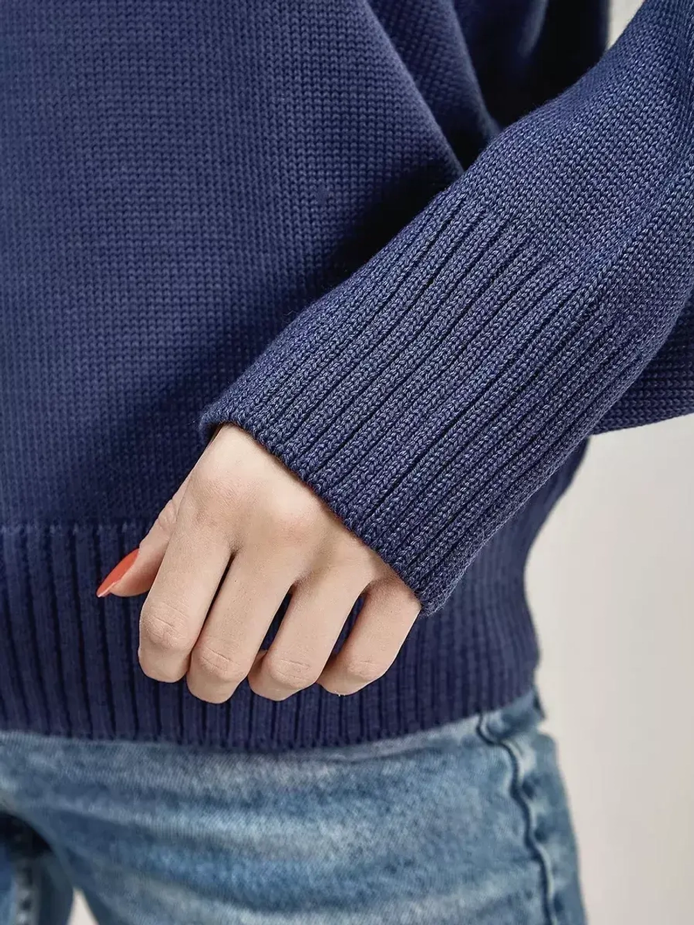 Свитер шерстяной