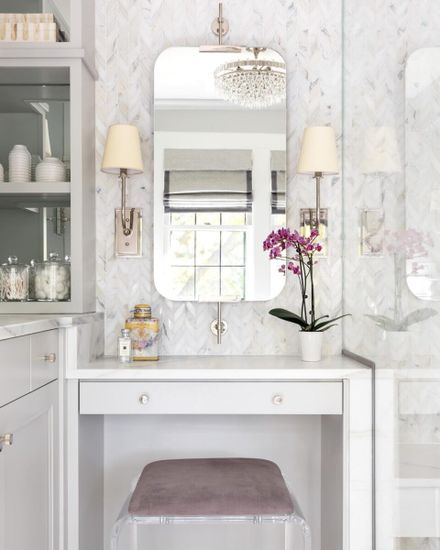 Серебряное настенное зеркало “Линарес”