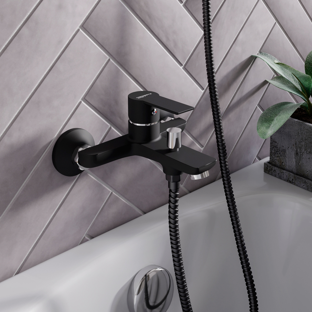 Смеситель для ванны с душем STWORKI Хельсинки HFHS10130 черный однорычажный, настенный, латунь, с аэратором