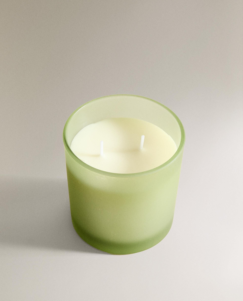 Zara Home - Ароматическая свеча tuberose, 350 г
