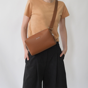 Сумка поясная Slash из кожи теленка, цвета карамель