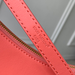 Louis Vuitton Pochette LV Bloom