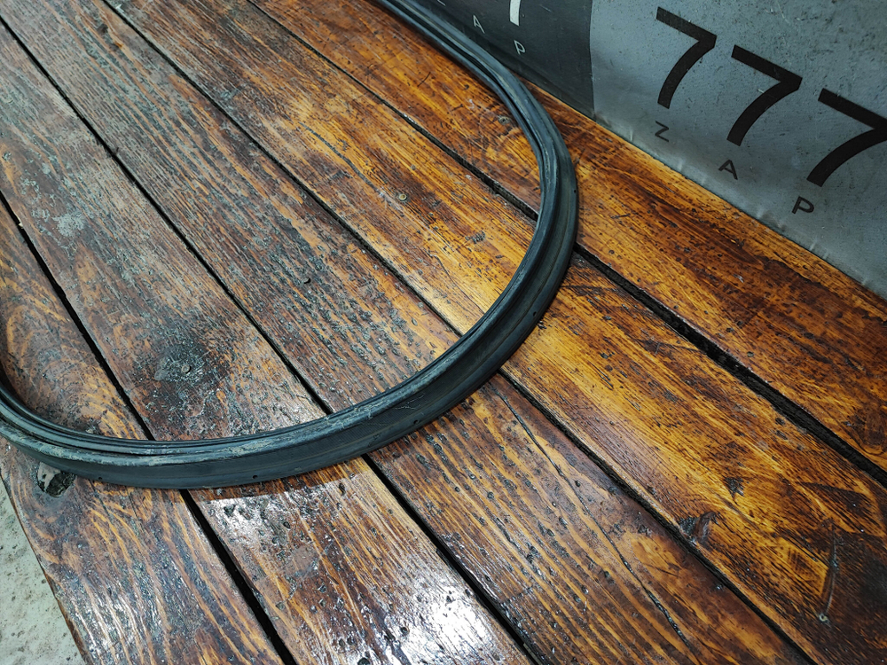 Уплотнитель крышки багажника Chery Tiggo 7 Pro 20-24 Б/У Оригинал 554000267AA