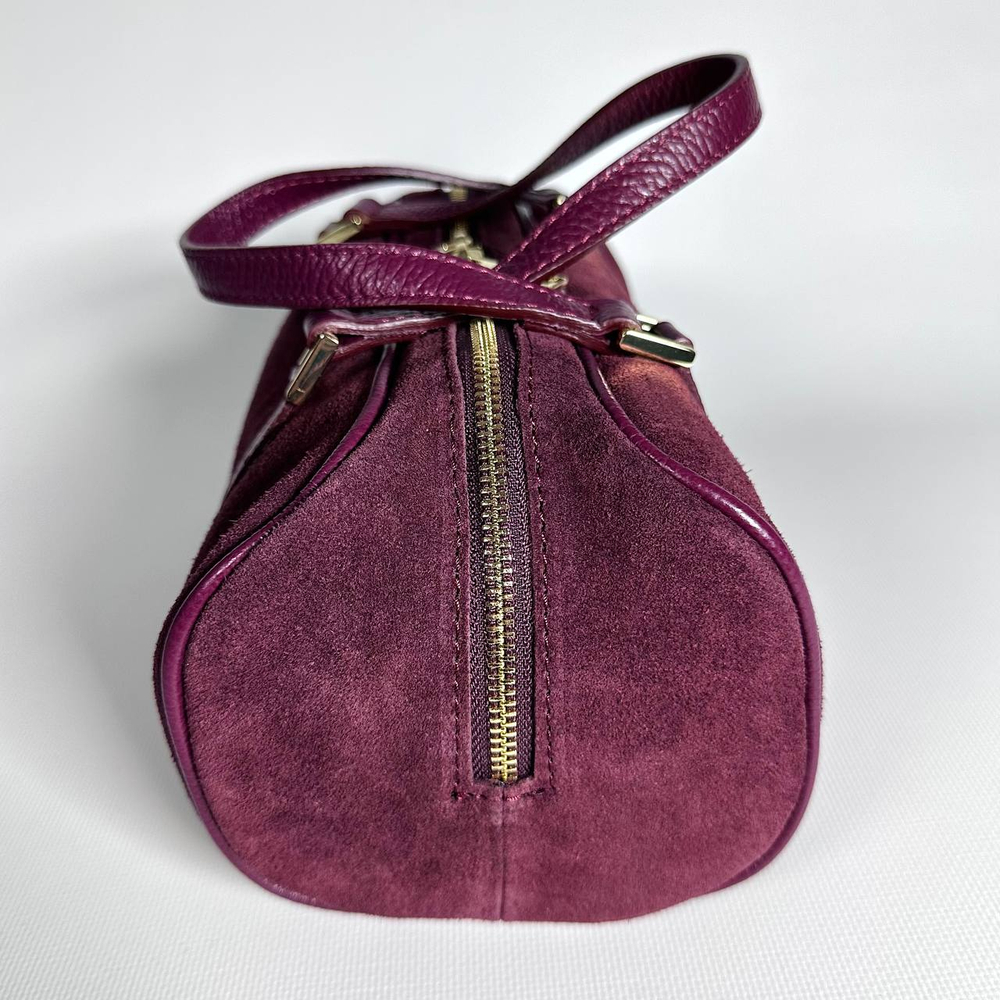 Женская замшевая сумка-бочонок цвета марсала