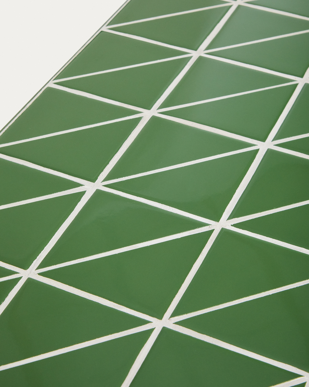 Уличный столик Maurina из зеленой стали с плиткой зеленого цвета 122 x 61 см