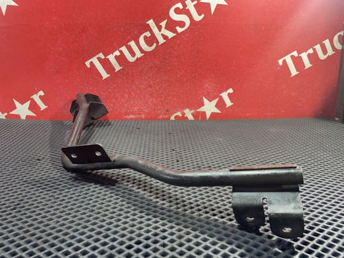 Kpoнштейн cпойлера кабины левый