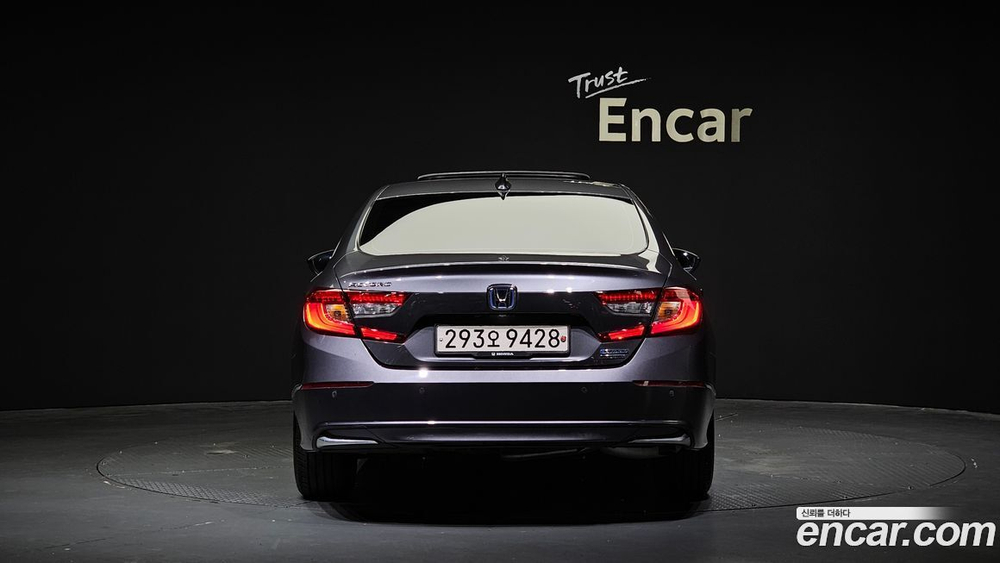 Honda Accord 10 Generation 2.0 Hybrid Touring (11.2021)