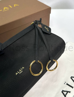 Женская сумка Alaia Le Click East West черного цвета замшевая