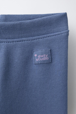 ZARA ЛЕГИНСЫ В РУБЧИК С НАШИВКОЙ, ВЫЦВЕТШИЙ СИНИЙ