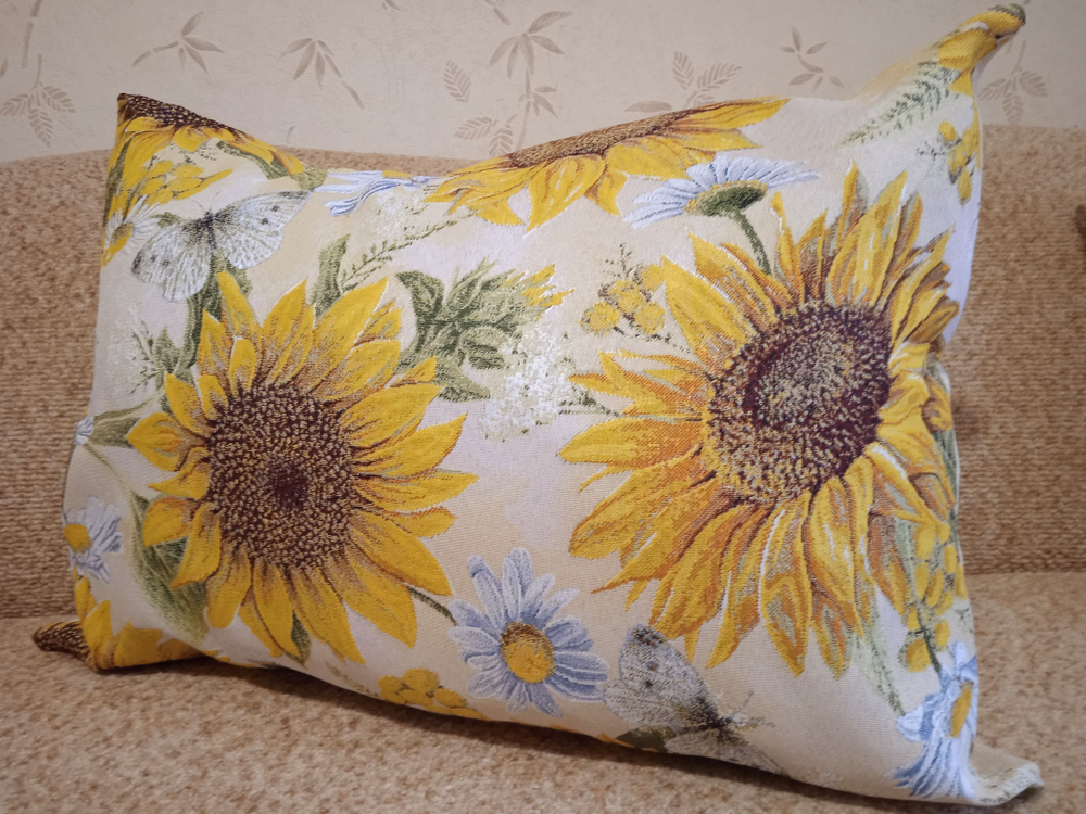 Декоративная гобеленовая наволочка для интерьерной подушки Подсолнухи 68х47