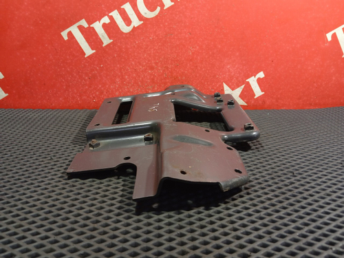 Кронштейн усилителя бампера левый