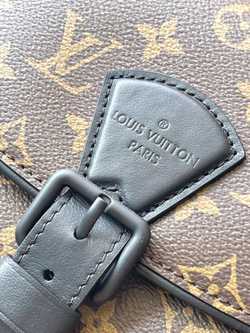 Louis Vuitton Montsouris Messenger PM