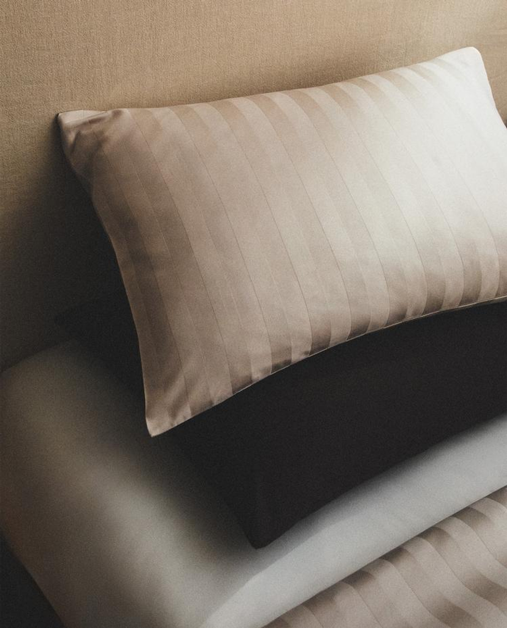 ZARA HOME НАВОЛОЧКА ИЗ САТИНА В ПОЛОСКУ (500 НИТЕЙ), СЕРЫЙ