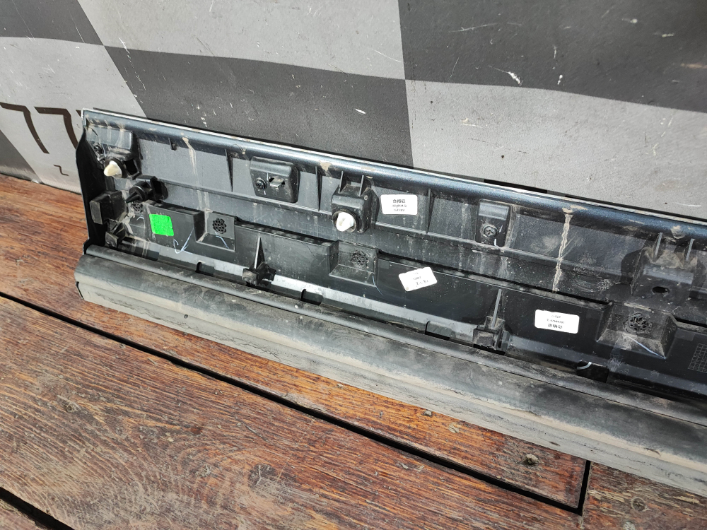 Накладка двери передней левой Geely Monjaro 21-нв Б/У Оригинал 6073120000