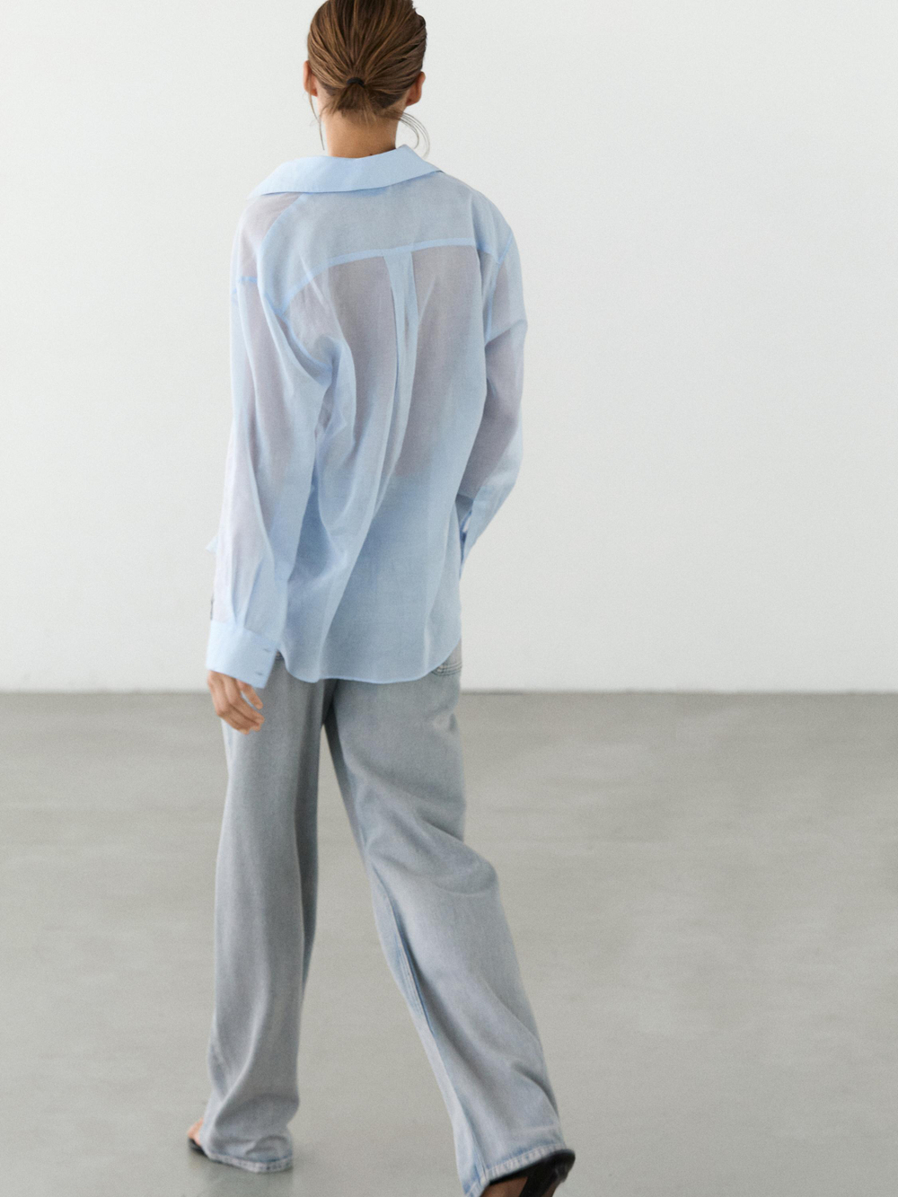 Massimo Dutti Рубашка свободного кроя из 100% хлопка с контрастным воротом, небесно-голубой