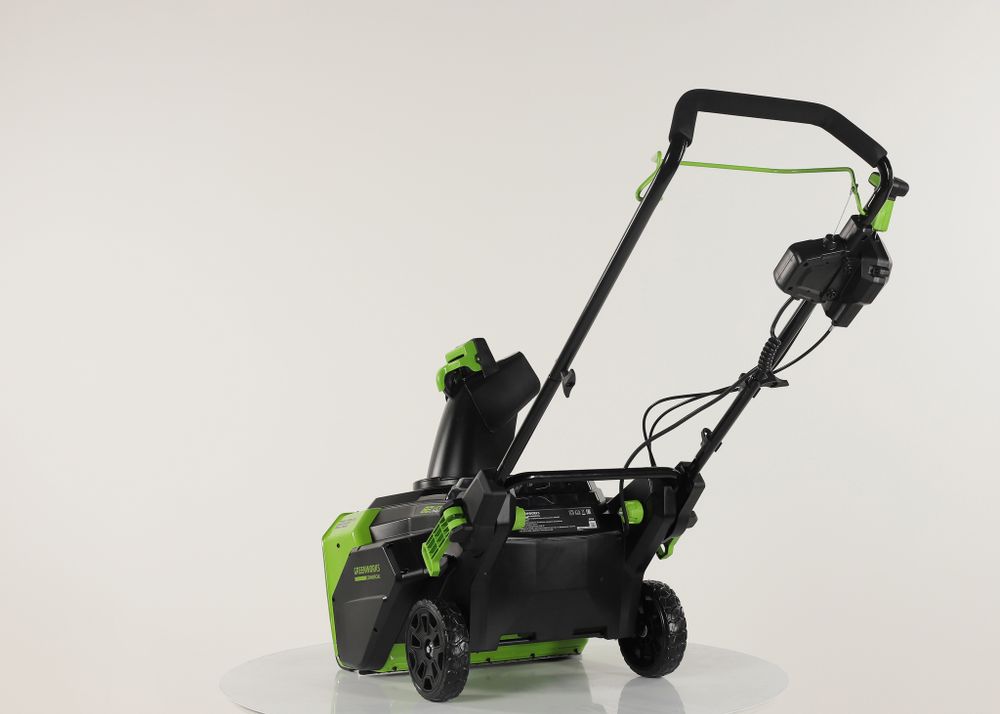 Аккумуляторный снегоуборщик Greenworks GD82ST, 2602507,82v, 56 см, без АКБ и ЗУ