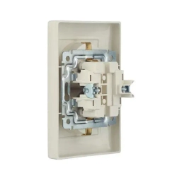 Розетка двойная с заземлением слоновая кость Legrand Valena 774370