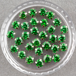 Фианиты шатоны в оправах, зеленый/платина