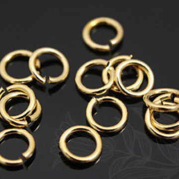Колечки, позолота, размер 4,5 мм, толщина 0,7 мм, цена за 2 грамма (ок. 50шт.)