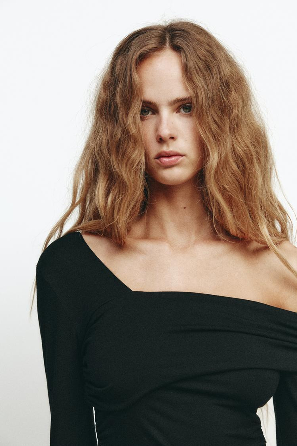 ZARA ТОП С АСИММЕТРИЧНОЙ ГОРЛОВИНОЙ, ЧЕРНЫЙ