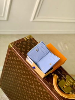 Louis Vuitton Lisa Wallet