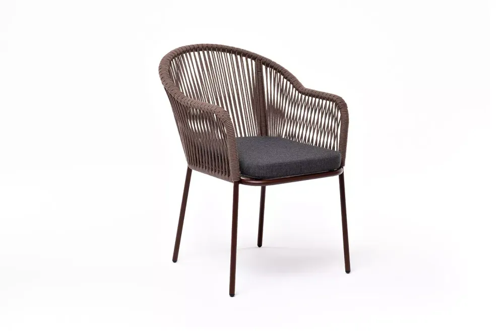"Лион" стул плетеный из роупа, каркас из стали коричневый (RAL8016) муар, роуп коричневый круглый, ткань темно-серая 027