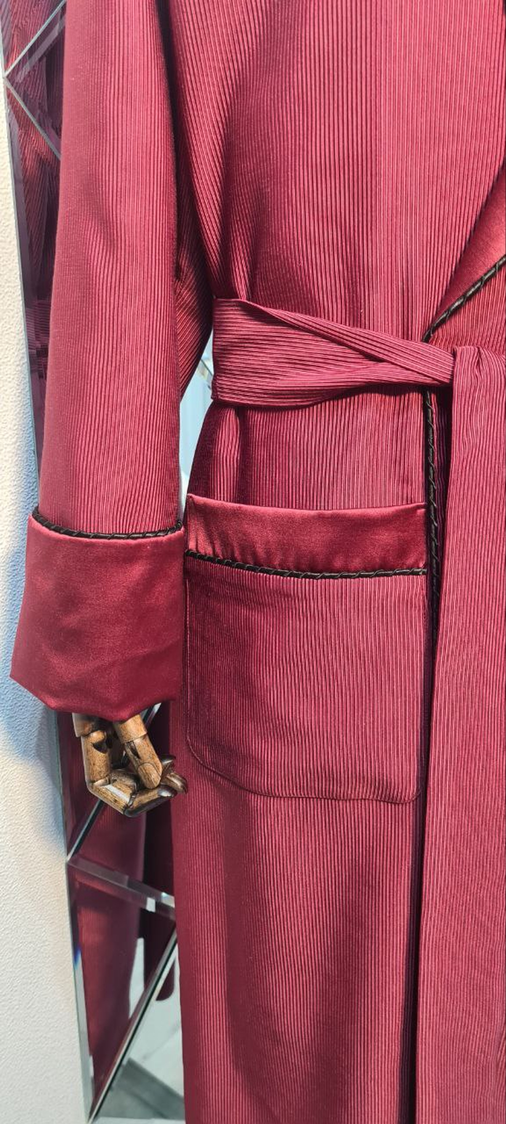 Халат из облегченного жаккарда с атласными бортами